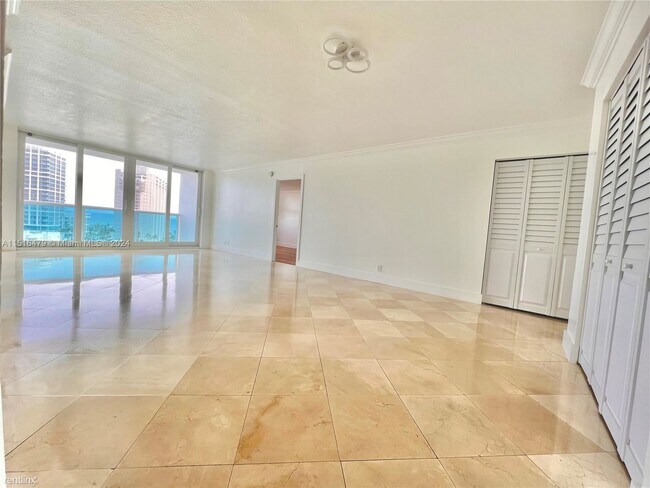 Building Photo - 2 br, 2 bath Condo - 6770 Indian Creek Dr ...