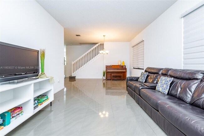 Foto del edificio - 19115 NE 8th Ct
