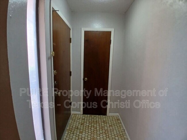 Foto del edificio - 5001 Middlecoff Cir