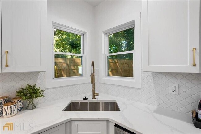 Foto del edificio - 987 Fair St SW