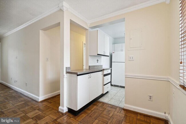 Foto del edificio - 1716 W Abingdon Dr
