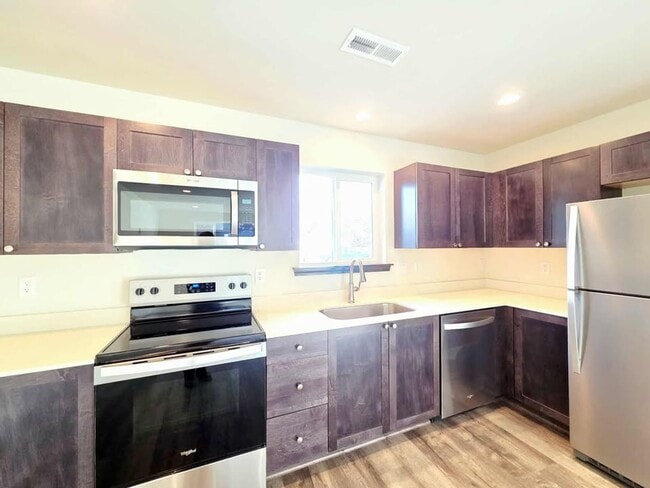 Building Photo - 1214 N Baker Ave