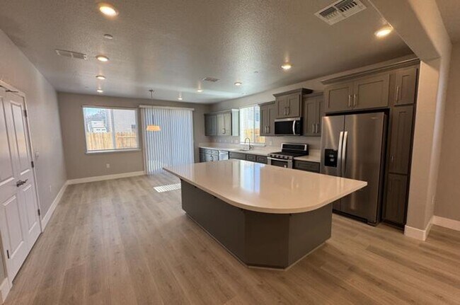 Foto del edificio - Recently Built Modern 4BD/2.5BA Single Family Home in Desirable Whitney Ranch Community!