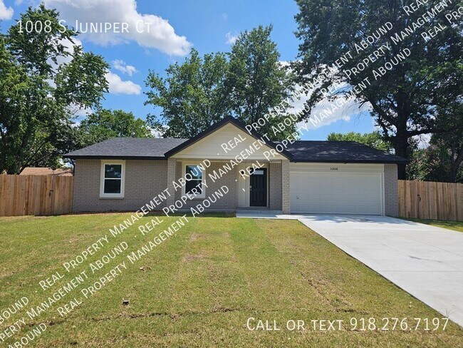 Building Photo - 1008 S Juniper Ct