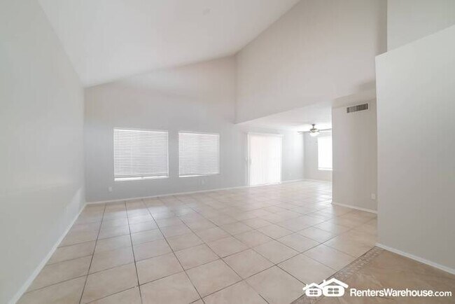 Building Photo - 3 BR Peoria Home