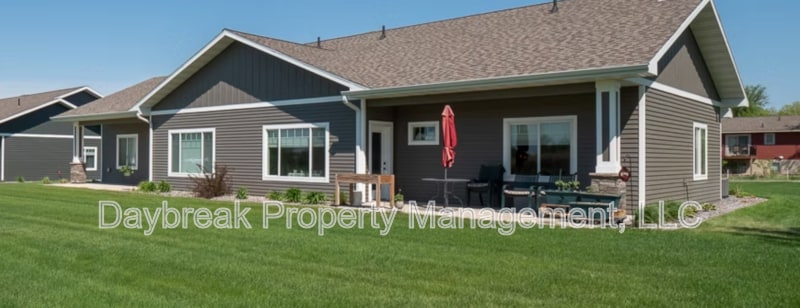 Foto del edificio - 620 Tree Farm Ln