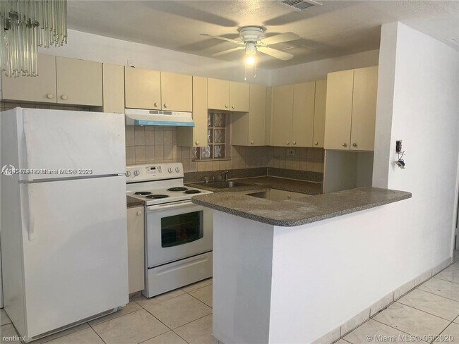 Building Photo - 4 br, 2 bath House - 3621 SW 46th Ave # 0