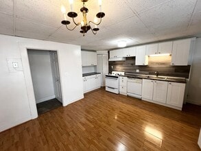 Building Photo - 143 William St