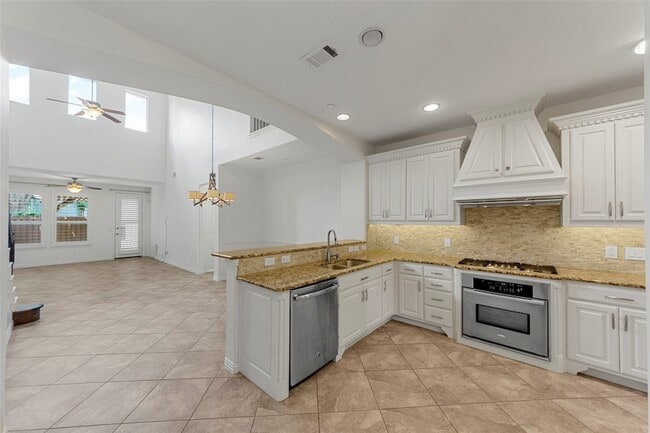 Building Photo - 4829 Bayview Dr
