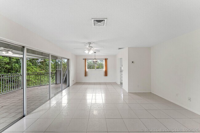 Building Photo - 408 Pine Tree Ct