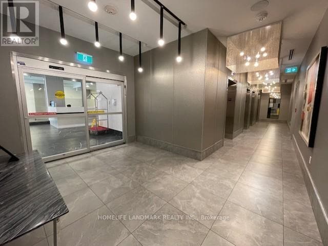 Photo du bâtiment - 3908-3950 WELLESLEY ST Dr