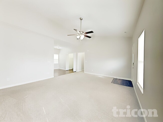 Foto del edificio - 2897 Shady Ln Ave