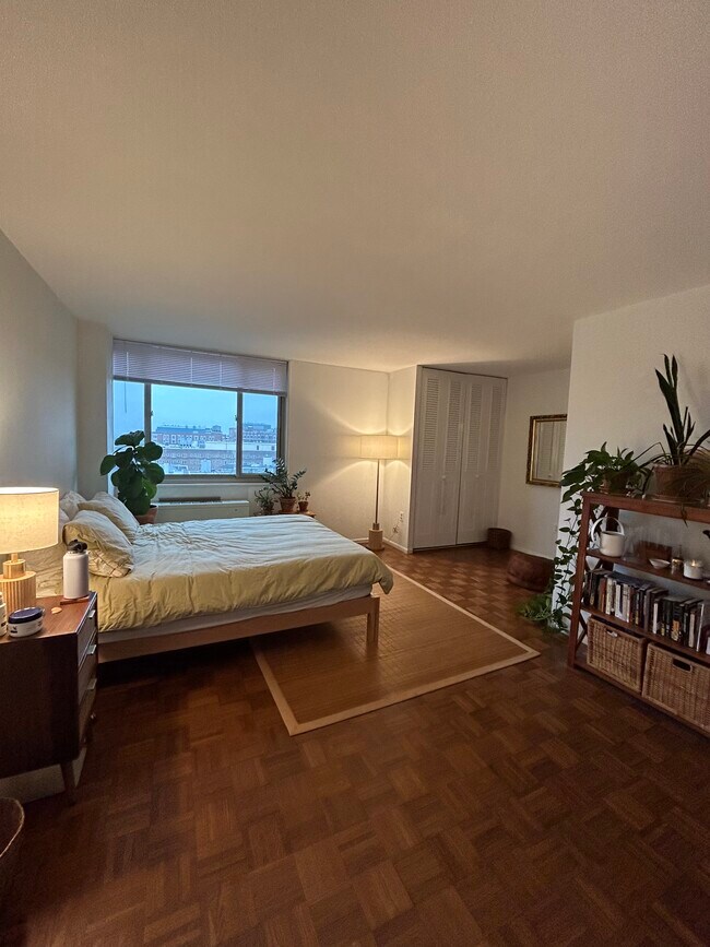 Foto del interior - 1 E University Pkwy