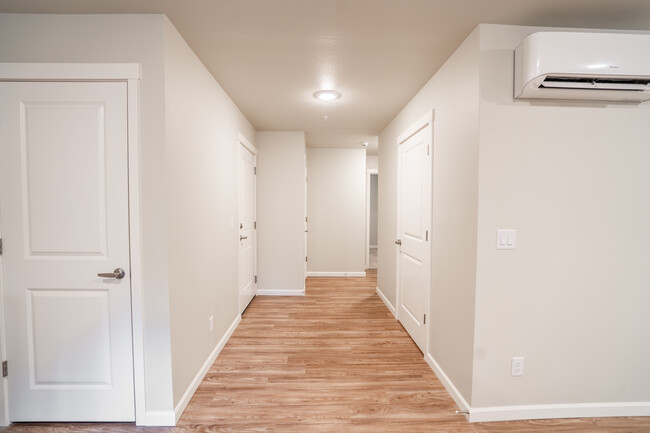 Building Photo - 1041 Schurman Dr S