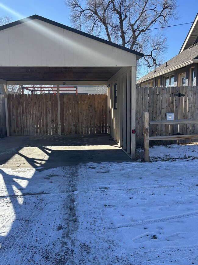 Building Photo - 327 Bonfoy Ave