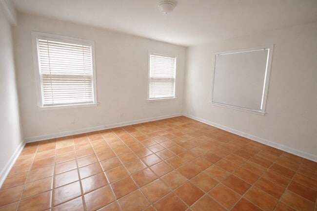 Foto del edificio - 1928 North Blvd