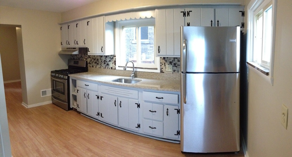 Kitchen - 1216 Louise St