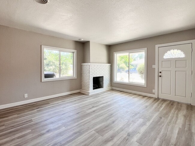Building Photo - Newly Renovated Four Bedroom Napa Home wit...