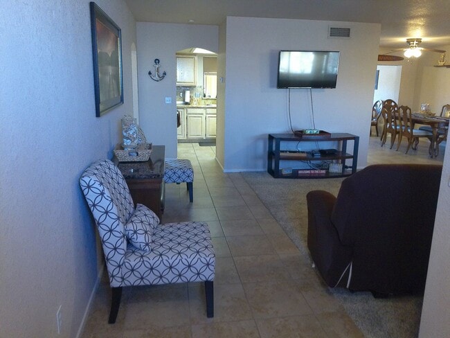 Building Photo - Seasonal  available Sept 1, 2025 to April 30,2026