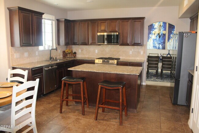 Foto del edificio - 376 Emerald Park Dr