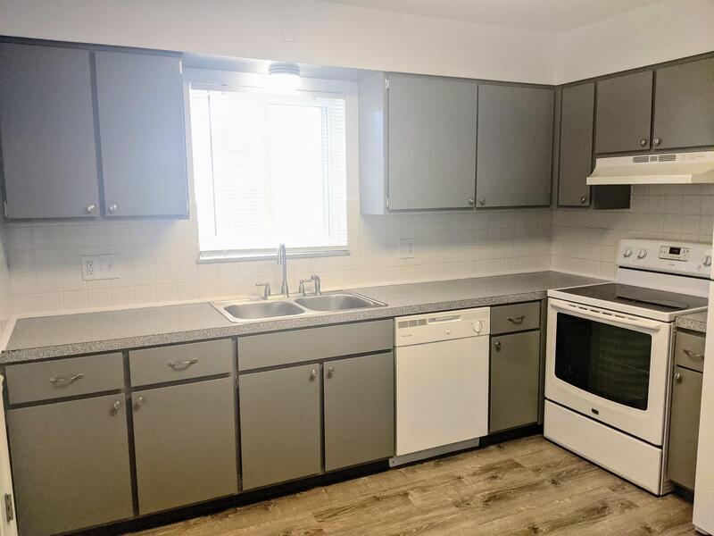 295 Kenridge Rd, Fairlawn, OH 44333 Condo for Rent in Fairlawn, OH