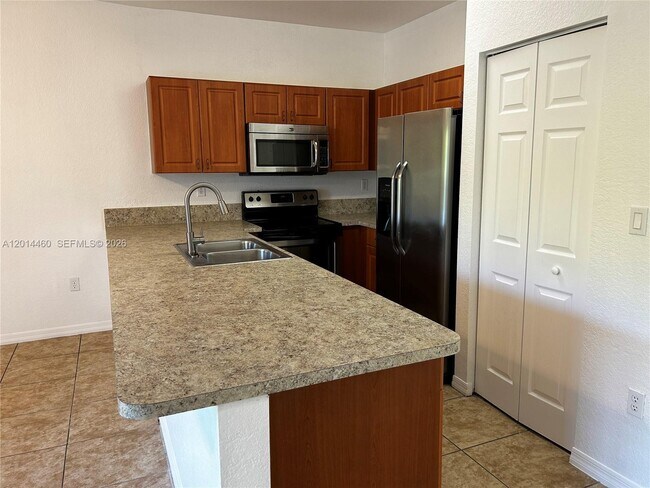 Building Photo - 4906 SW 141st Ave