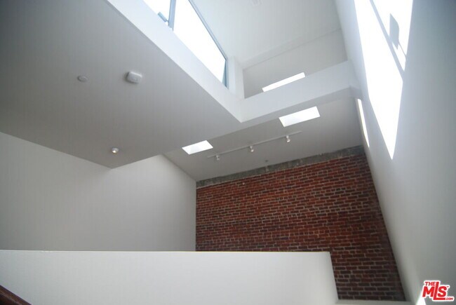 Foto del edificio - 940 E 2nd St