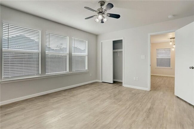 Foto del edificio - 15215 Parrish Ln