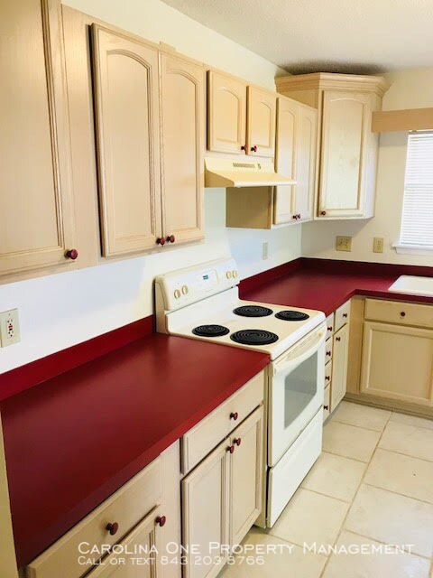 Building Photo - 8543 Kissemee Dr
