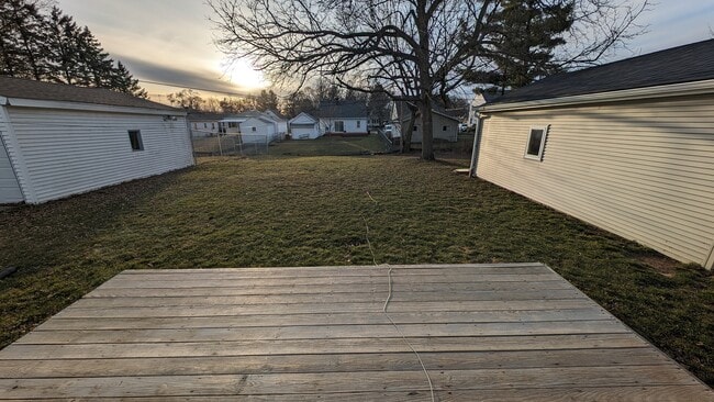 Building Photo - 729 Caroline St