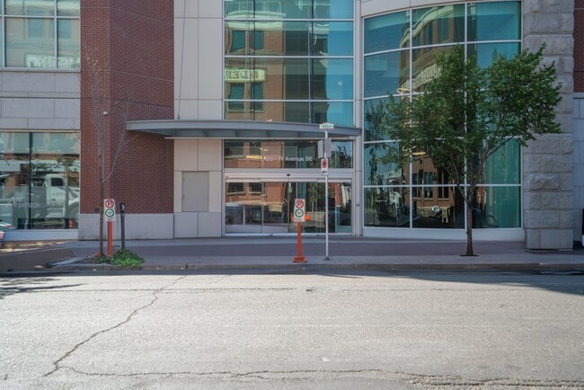 Building Photo - 433-2305-411 11 Ave SE