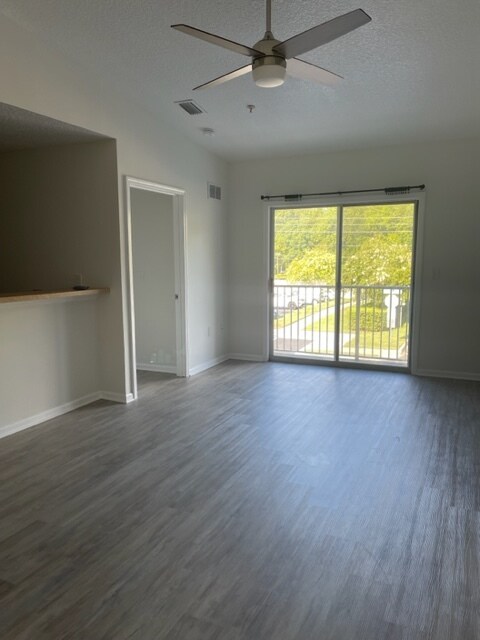 Foto del edificio - 2740 Golden Lake Loop