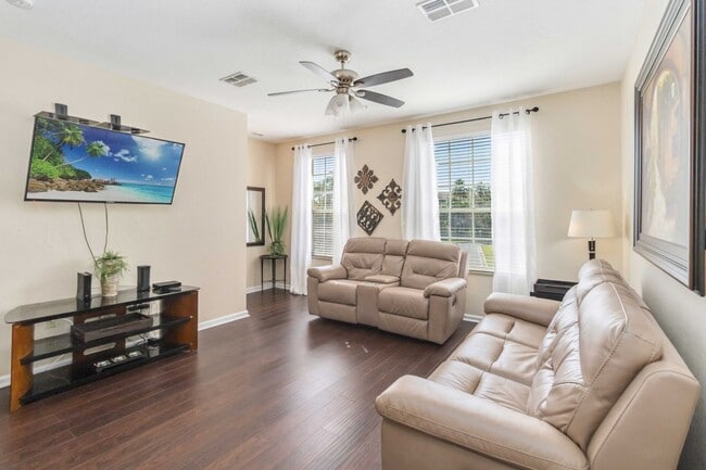 Building Photo - 5038 Tideview Cir