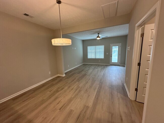Foto del edificio - Brand New Townhome In Shelbyville - MOVE I...