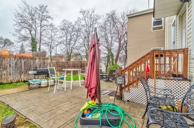 Foto del edificio - 860 Lyons Ave