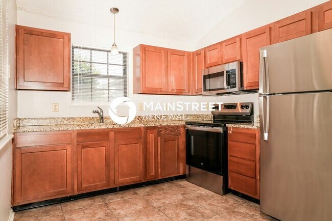 Foto del edificio - 3 Bedroom Pet-Friendly Home in Indianapolis, IN with Main Street Renewal