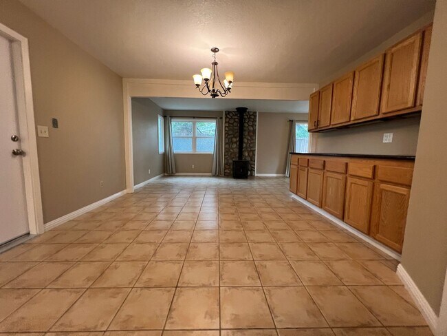 Building Photo - Charming Home With Detached Workshop And S...