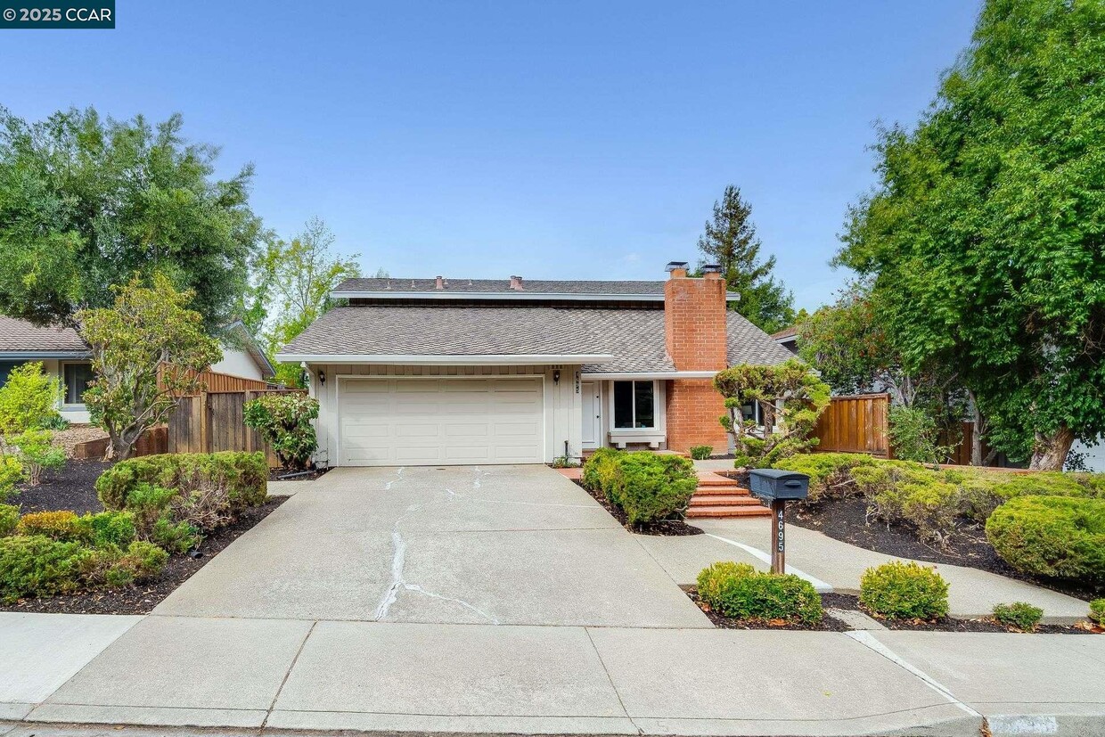 Foto principal - 4695 S Larwin Ave
