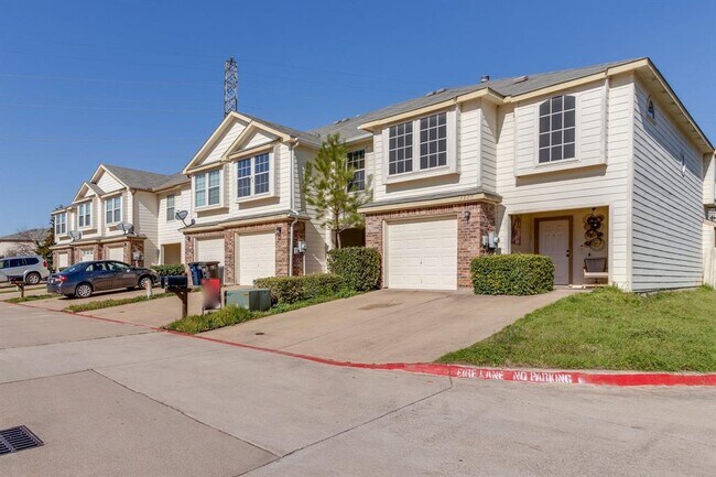 Building Photo - 3900 Fernando Dr