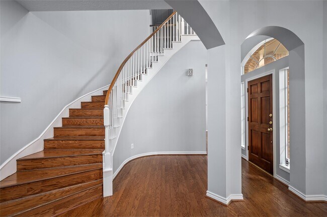 Building Photo - 612 Detering St