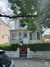 Building Photo - 70-33 72nd Pl