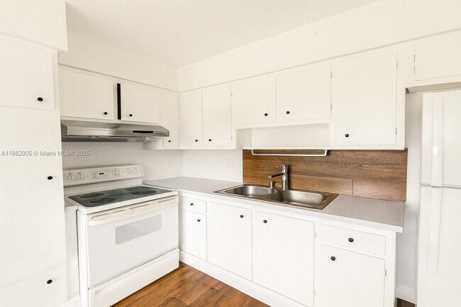 Foto del edificio - 6270 NW 14th Ct