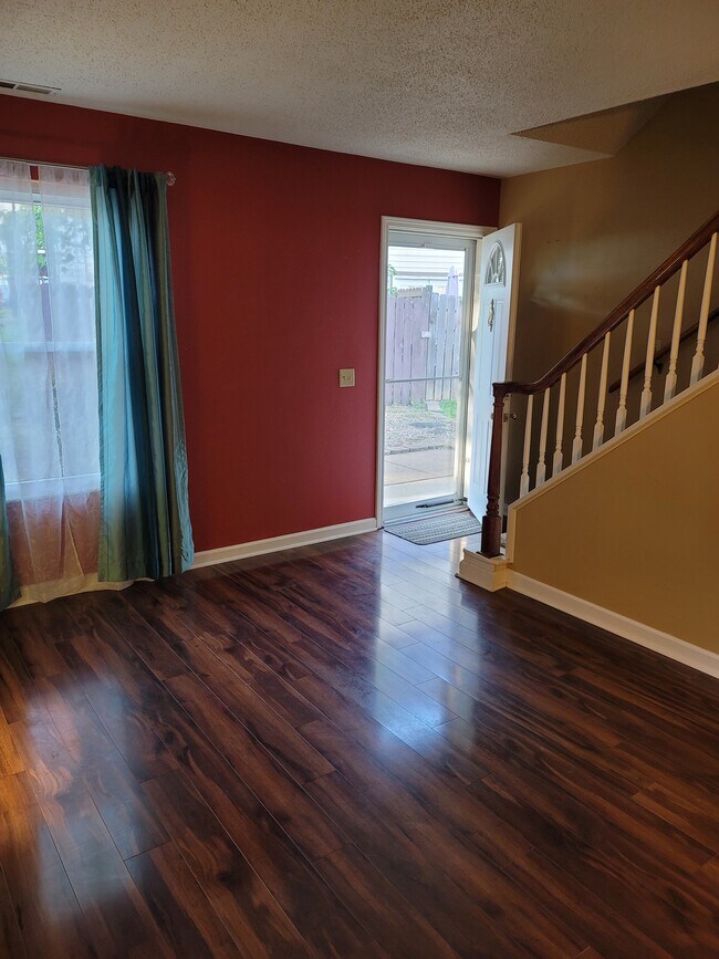 Living room/ front entry - 159 Colts Foot Ct