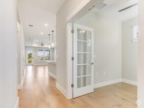 Building Photo - 612 Benton Ln