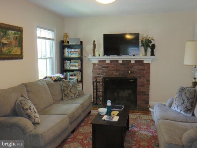 Building Photo - 5518 Greentree Rd