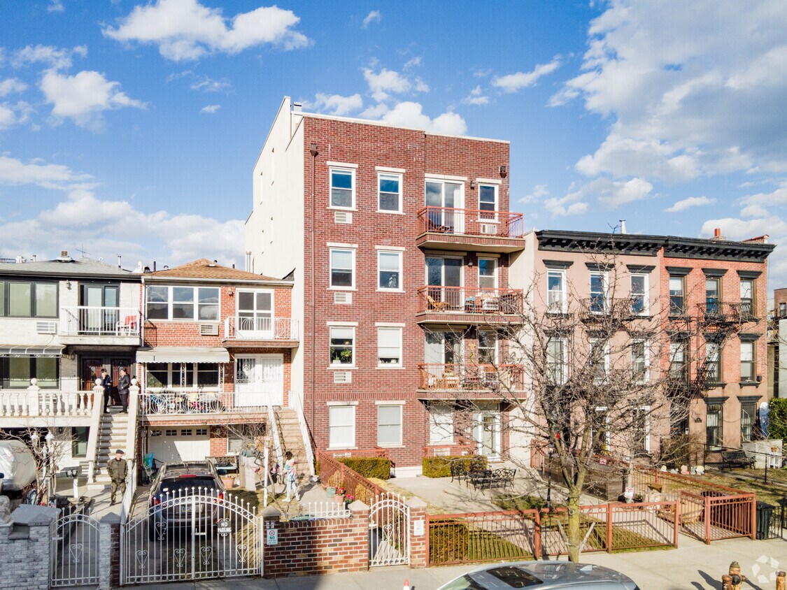 Primary Photo - 127 4th Pl