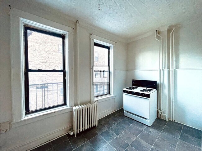 Building Photo - Large 2 Bed + Home Office | Fresh Pond Roa...