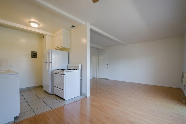 Building Photo - 5991 Carpenter Ave