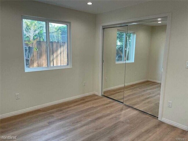 Foto del edificio - 2 br, 2 bath House - 16043 Bassett St # 1/2