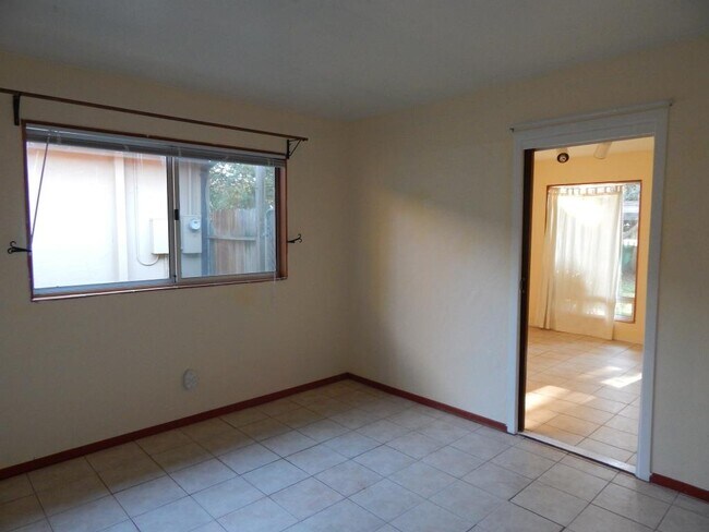 Foto del edificio - 1301 Madrone Pl